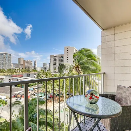 Honolulu Condo With Private Lanai Walk To The Beach